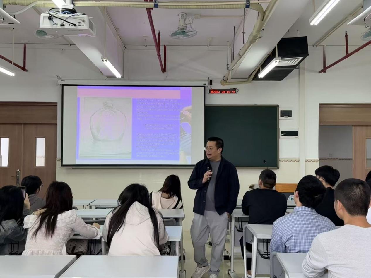 我校举办研究生心理健康专题讲座